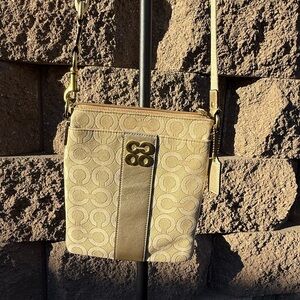 Coach crossbody purse in excellent condition